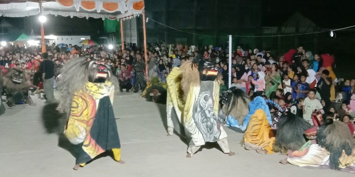FESTIVAL : Penampilan Langgeng Budoyo saat tampil di Festival Singo Barong di Lapangan Desa Gringsing Sabtu (2/9/2023).