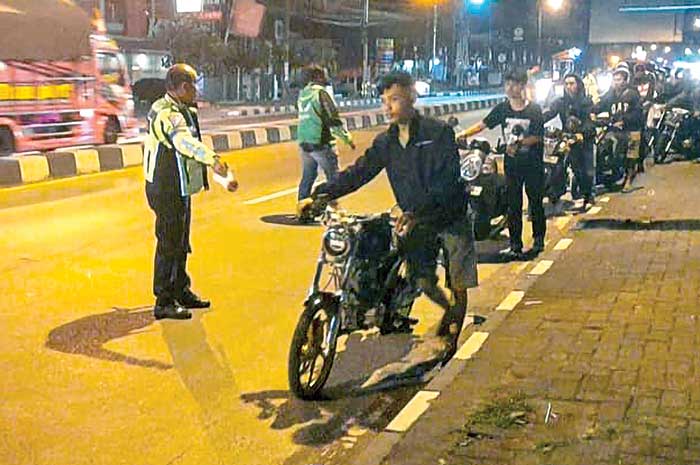 Para remaja yang terjaring operasi balap liar langsung diamankan beserta kendaraannya di Satlantas Polres Semarang.