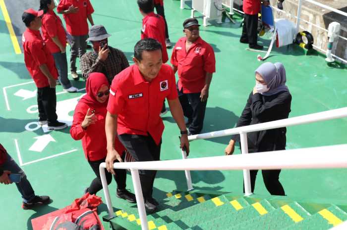 Sekretaris DPC PDI-Perjuangan Kota Semarang, Kadar Lusman meninjau Rumah Sakit Kapal Laksamana Malahayati.