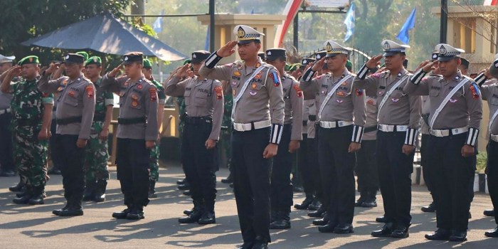 APEL : Anggota gabungan bersama Satlantas Polres Pekalongan apel pasukan Operasi Zebra Candi 2023 di halaman Mapolres Pekalongan Kota Senin (4/9/2023).