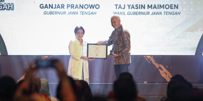 PROVINSI LAYAK ANAK : Gubernur Jateng Ganjar Pranowo meraih penghargaan tiga kali berturut atau hattrick dari Menteri PPPA Bintang Puspayoga pada Malam Penganugerahan Kabupaten/Kota Layak Anak 2023.