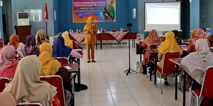 PELATIHAN : Para guru di Kota Pekalongan saat mengikuti Bimtek pertukaran Guru PAUD dan SD di kantor Dindik Kota Pekalongan Selasa (5/9/2023).