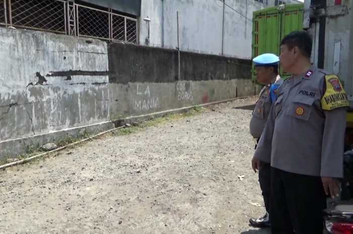 TKP pembacokan di depan kantor ekspedisi Putra Inti Pratama, Jalan Pengapon Raya, Kemijen, Semarang Timur.