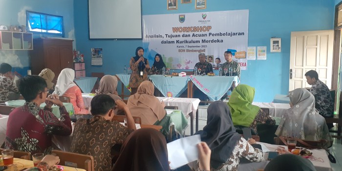 WORKSHOP : Kegiatan workshop analisis tujuan dan acuan pembelajaran kurikulum merdeka digelar di Desa Simbangjati, Kecamatan Tulis, Kabupaten Batang.