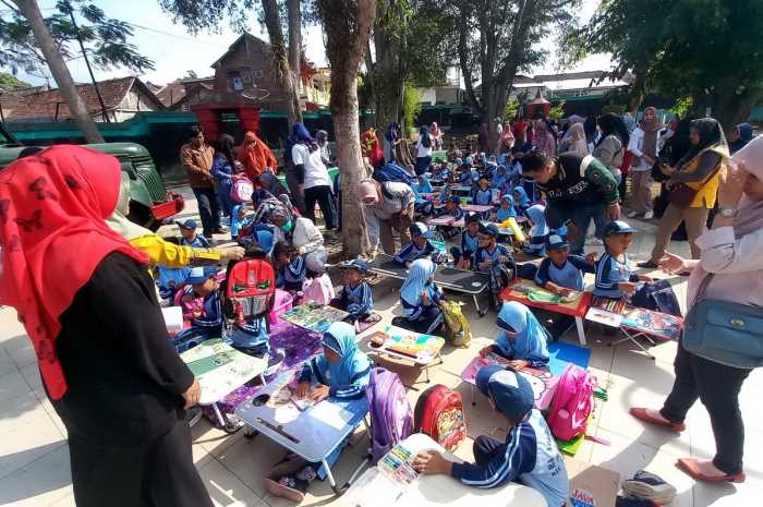 Para siswa Raudhatul Athfal (RA) Kecamatan Ambarawa saat mengikuti perayaan Haornas 2023.