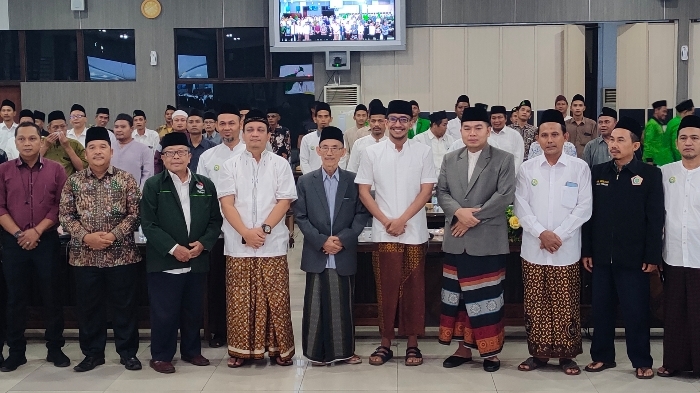 PELANTIKAN: Foto bersama pelantikan PD Rifaiyah Kota Pekalongan masa bakti 2023-2028 di Gedung DPRD Kota Pekalongan.