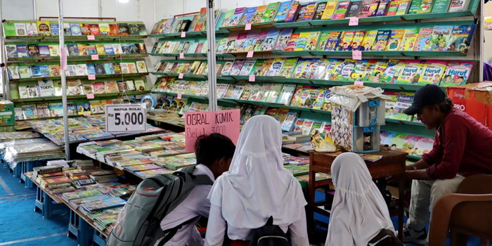 MURAH &ndash; Di Festival Literasi banyak buku berkualitas yang dijual dengan harga sangat terjangkau.