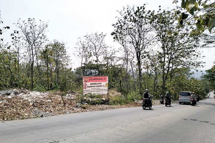Lokasi pembangunan jalur penyelamat Jalan Sigar Bencah menjadi tempat pembuangan sampah. DPU berencana melanjutkan pembangunan pada 2024.