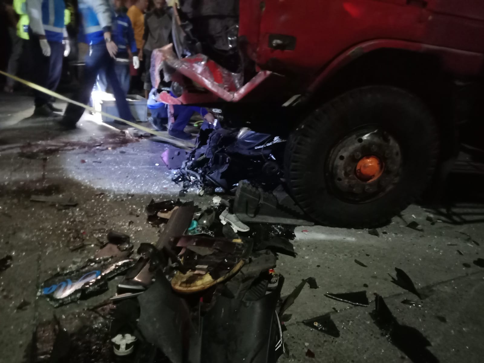 Truk rem blong menabrak sejumlah kendaraan di exit tol Bawen Sabtu (23/9/2023) petang.
