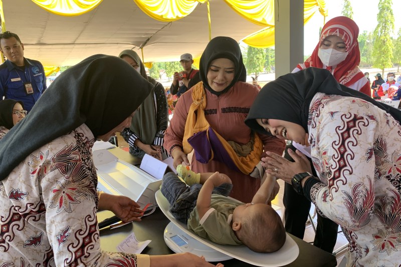 JAMBORE POSYANDU : Peserta jambore posyandu saat bersaing dalam lomba pelayanan kesehatan untuk masyarakat. (DEVI KHOFIFATUR RIZQI/ JAWA POS RADAR SEMARANG)