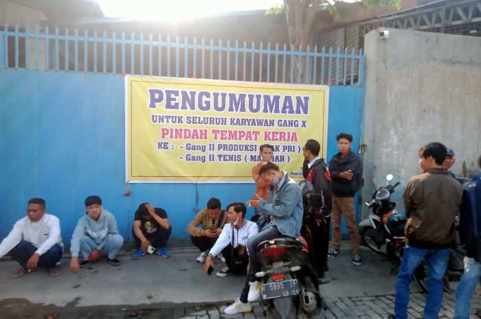 Pemegang saham PT Sinar Dunia, Tony Damitrias&nbsp; sudah memasang pengumuman pemindahan gedung produksi, bukan PHK karyawan.&nbsp;