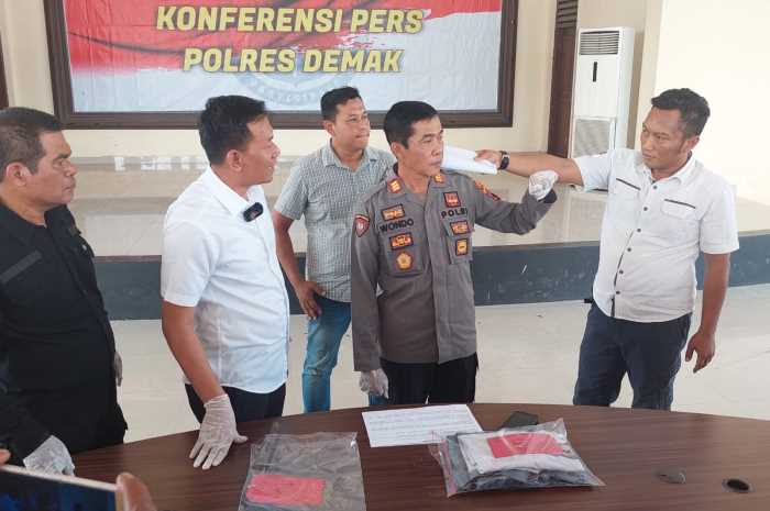 Kasatreskirm AKP Winardi memimpin gelar perkara pembacokan di Mapolres Demak. Pelaku tidak dihadirkan karena masih dibawah umur.