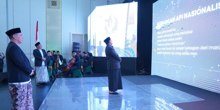 LUNCURKAN LOGO HARI SANTRI : Menag Yaqut Cholil Qoumas meluncurkan logo peringatan Hari Santri 2023 dan mengusung tema &ldquo;Jihad Santri Jayakan Negeri&rdquo; di Auditorium HM Rasjidi, Gedung Kementerian Agama.