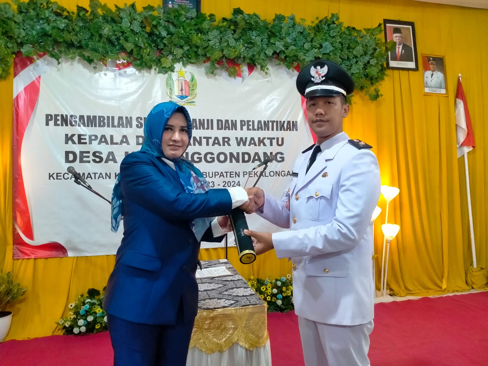 PAW: Bupati Pekalongan Fadia Arafiq saat melantik Kepala Desa Antarwaktu Karanggondang, Kecamatan Karanganyar, Kamis (5/10)