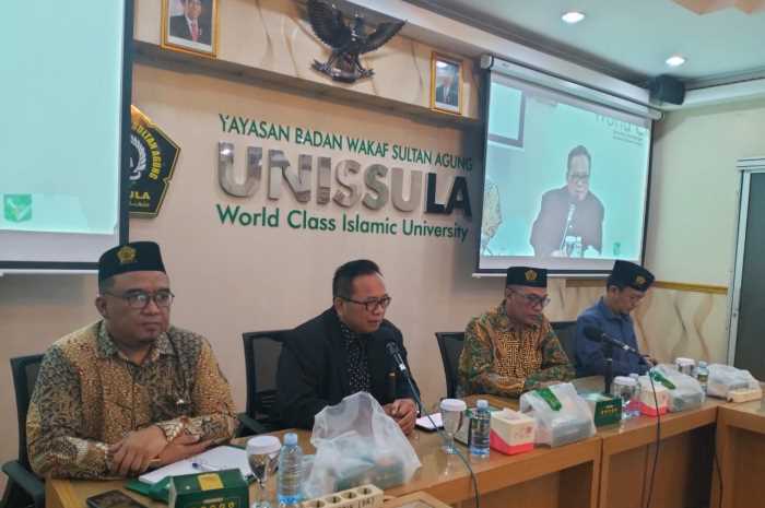 Suasana konferensi pers di Rektorat lantai 2 Unissula Semarang, Senin (9/10).
