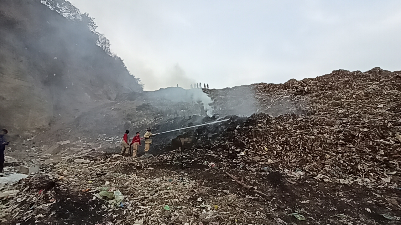 Zona pasif atau zona 1 di TPA Jatibarang kembali muncul dan berhasil dipadamkan.