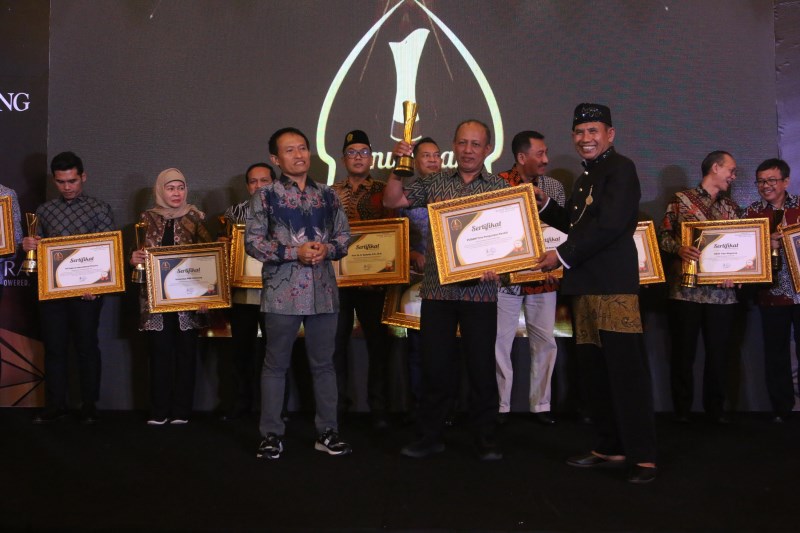 PERUMDA Air Minum Tirto Panguripan Kendal menjadi salah satu penerima Anugerah Jawa Pos Radar Semarang 2023. (Ist)