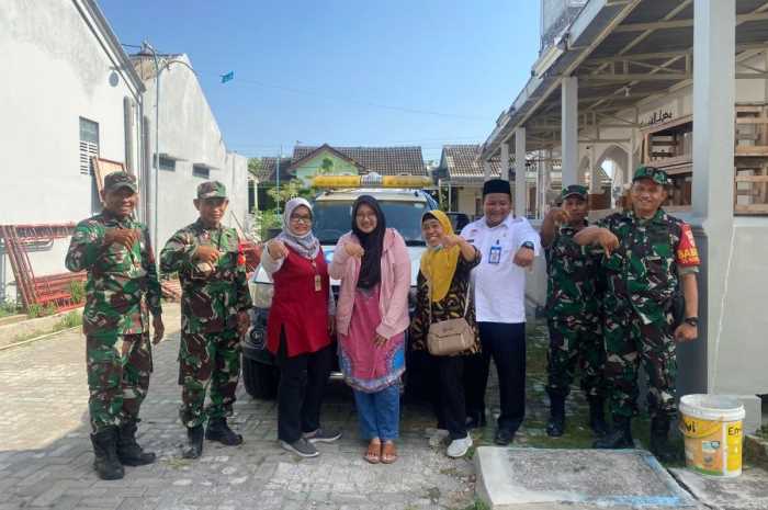 Tim verifikasi data bhakti sosial dari Dinpermades P2KB bersama pertugas lainnya melakukan verifikasi layanan KB di Kecamatan Mranggen.