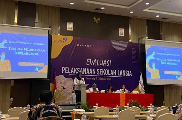 Kegiatan evaluasi sekolah lansia yang digelar BKKBN Jateng di Semarang diikuti Dinpermades P2KB Demak.&nbsp;