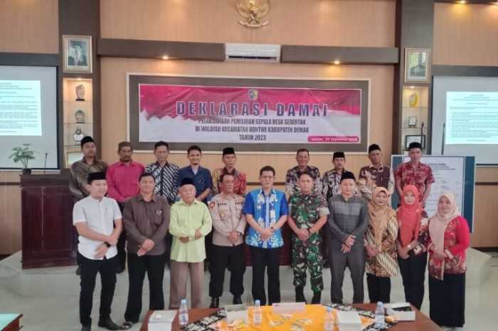 Camat Guntur Ali Mahbub dan Forkopimcam Kecamatan Guntur menghadiri deklarasi damai menjelang pilkades di wilayah tersebut.
