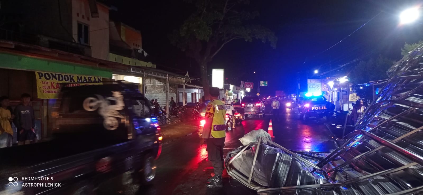 Kondisi kap atap rumah yang terbang akibat tersapu angin