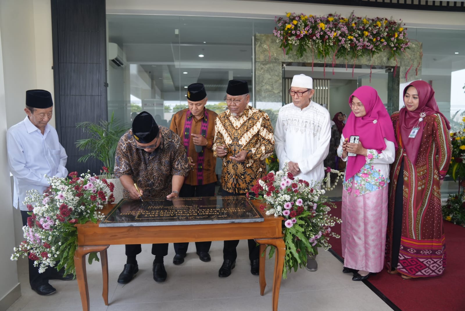 Suasana peresmian Gedung Baru FKG Unissula, Senin (16/10).