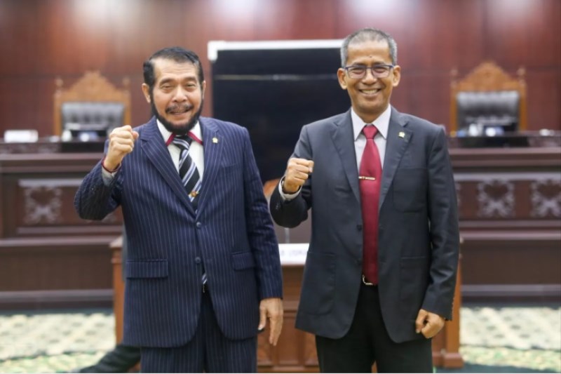 Hakim konstitusi Anwar Usman dan Saldi Isra resmi saat dilantik menjadi Ketua dan Wakil Ketua Mahkamah Konstitusi (MK), untuk masa jabatan 2023-2028, (20/3). (Ist)