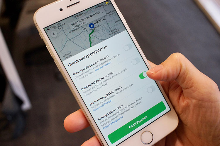 Tampilan Mode Hening untuk layanan GrabCar di aplikasi Grab.
