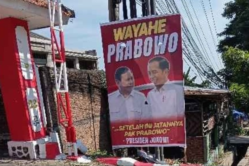 Geger Dukungan, Baliho Wayahe Prabowo Marak Muncul di Semarang  Jelang Pilpres 2024, baliho bertuliskan Wayahe Prabowo muncul di Semarang Jawa Tengah. Sontak, baliho itu pun membuat geger masyarakat..