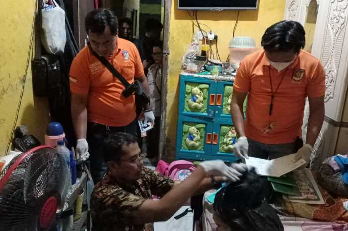 Polisi memeriksa rumah bocah SD diduga  jadi korban kekerasan seksual.