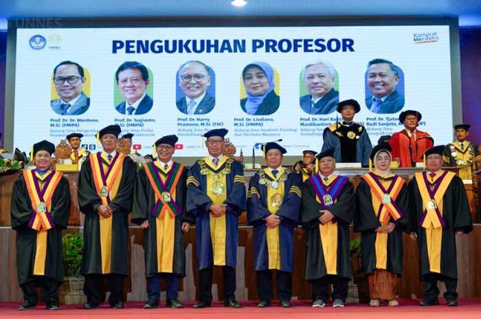 Unnes melantik enam profesor baru di auditorium Prof Wuryanto, Rabu (18/10).