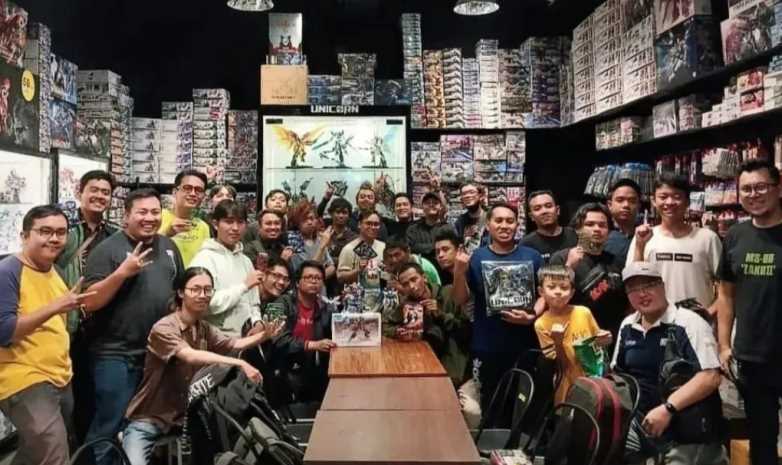 Anggota Komunitas Gundam Bestie saat kopi darat di Unicorn Toys belum lama ini.