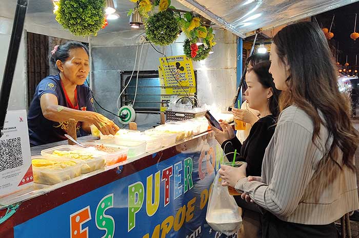 Es conglik salah satu kuliner jadul yang bisa ditemukan di Pasar Semawis.&nbsp;