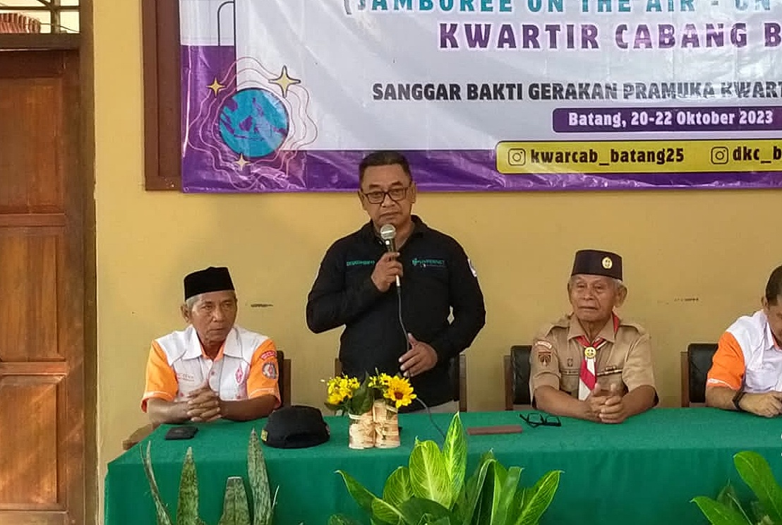 MATERI: Kepala Diskominfo Batang Triossy Juniarto saat memberikan pemaparan materi dalam acara Jota-Joti di Gedung Pramuka. (istimewa)
