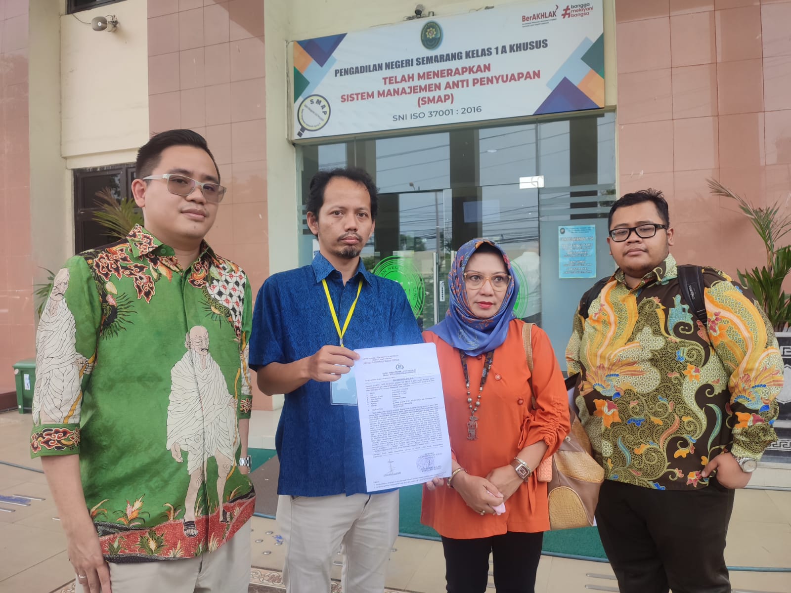 Keluarga ahli waris tanah perumahan Madinah Alam Persada melayangkan laporan dugaan mafia tanah ke Polda Jateng, Rabu (25/10).