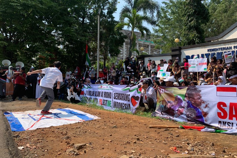 Suasana aksi bela palestina. (M. IQBAL AMAR/JAWA POS RADAR SEMARANG)