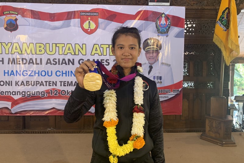 PRESTASI:  Amellya Nur Sifa, atlet yang meraih medali emas cabor Sepeda BMX Asian Games China. (ADDIN ALFATH/ JAWA POS RADAR SEMARANG)