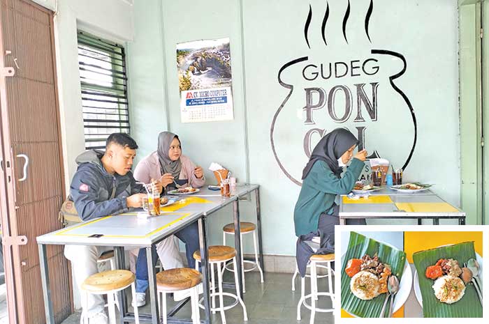 Gudeg&nbsp;koyor dan&nbsp;gudeg&nbsp;telur yang ada di&nbsp;Gudeg&nbsp;Poncol Magelang.