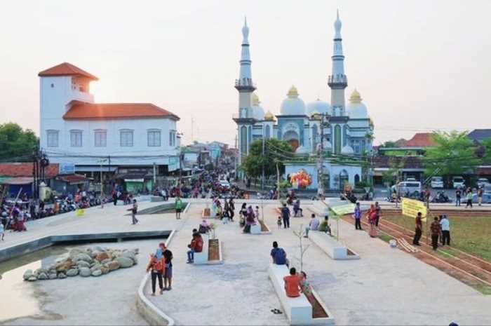 Suasana RTH Kaliwungu yang sudah ramai dikunjungi masyarakaf. (Dokumentasi Devi Khofifatur Rizky/Jawa Pos Radar Semarang)