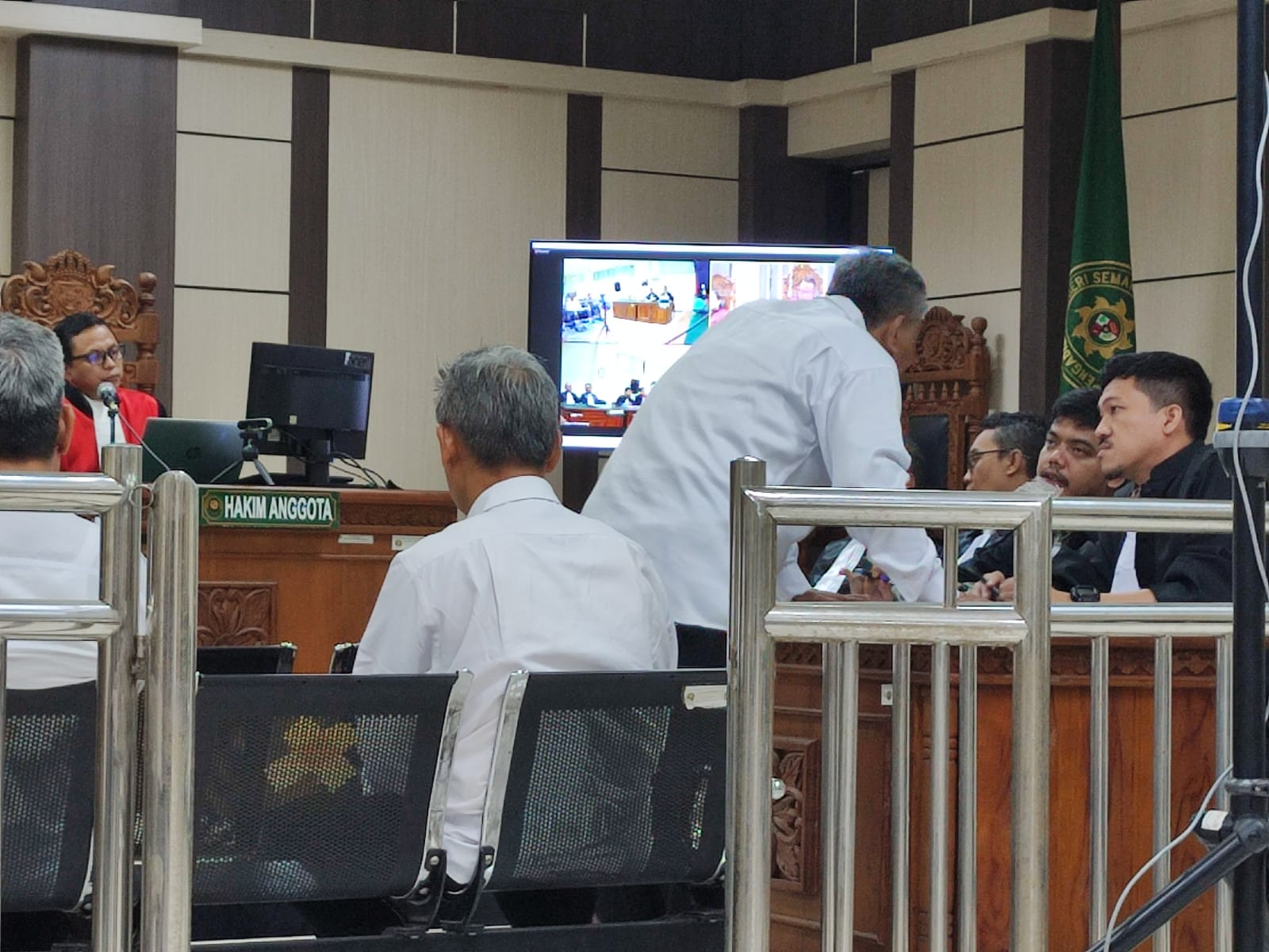 Sidang agenda putusan tiga pejabat Kabupaten Pemalang atas kasus suap promosi jabatan di Pengadilan Tipikor Semarang, Rabu (1/11).