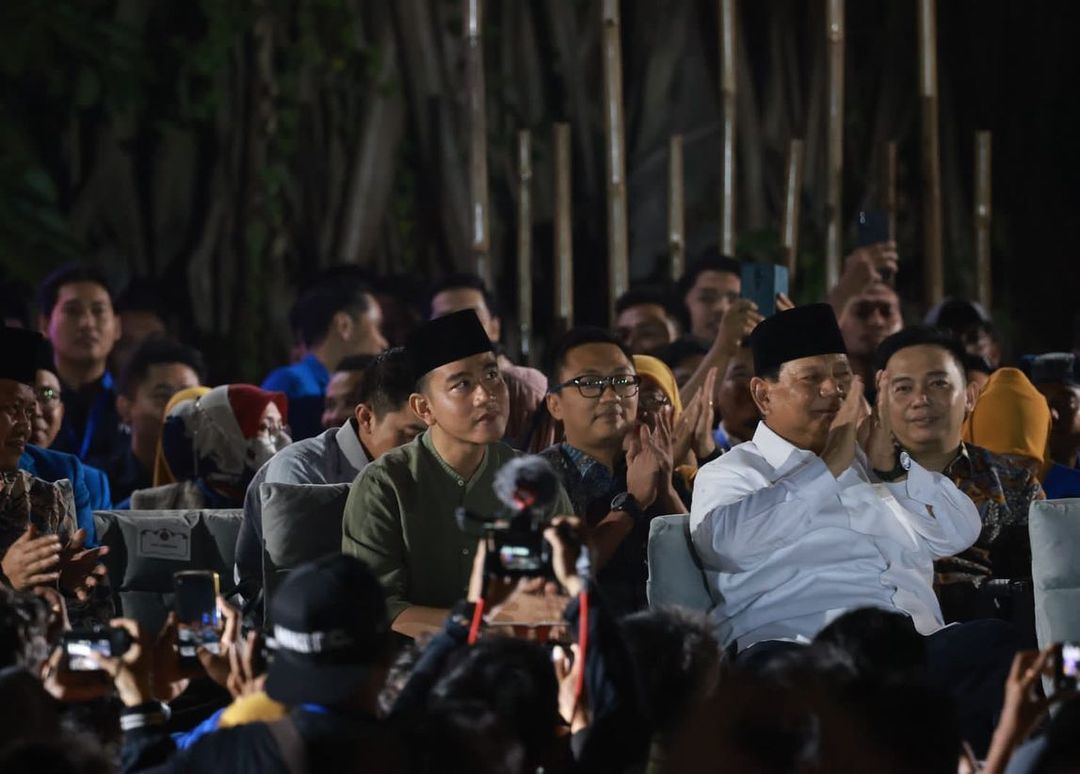 *Unggul Duel Elektabilitas, Prabowo&ndash;Gibran Makin Kuat di Atas Anies-Cak Imin dan Ganjar-Mahfud*  Calon Presiden dan Calon Wakil Presiden Koalisi Indonesia Maju (KIM) Prabowo Subianto &ndash; Gibran Rakabumi