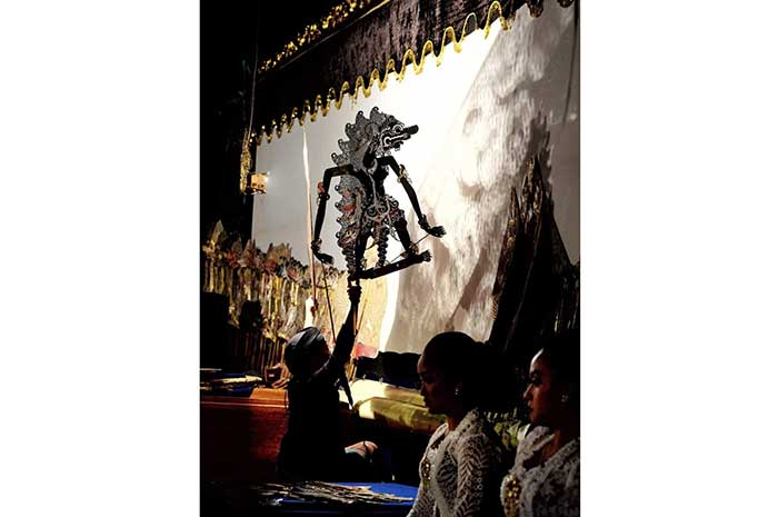 Anak-anak di sanggar Sindhu Laras Bocah juga bisa memilih untuk menjadi dalang.