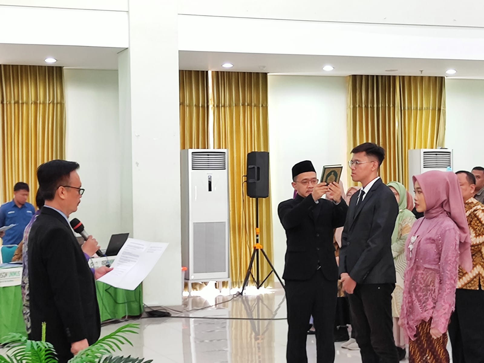 Pelepasan Alumni dan Pengambilan Sumpah Tenaga Ahli Kesehatan Masyarakat Unimus. KHAFIFAH ARINI PUTRI/JAWA POS RADAR SEMARANG