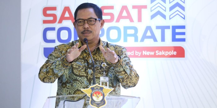 MUDAHKAN PEMBAYARAN : Pj Gubernur Jateng Nana Sudjana meluncurkan program Samsat Corporate di PT Triangle Motorindo Semarang Selasa (7/11/2023).