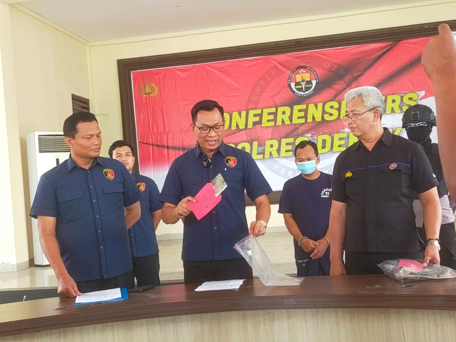 Kasatreskrim AKP Winardi saat gelar perkara pembacokan di Mapolres Demak. Wahib Pribadi/Jawa Pos Radar Semarang