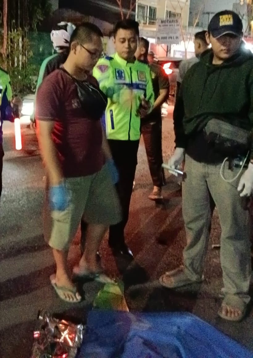 Polisi melakukan olah tempat kejadian perkara.