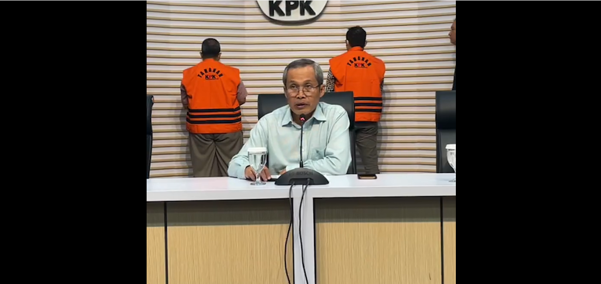 Wakil Ketua KPK, Alexander Marwata mengumumkan penetapan Wamenkumham Eddy Hiariej sebagai tersangka kasus suap dan gratifikasi, pada Konferensi Pers di Gedung Merah Putih KPK, Kamis (9/11/2023).