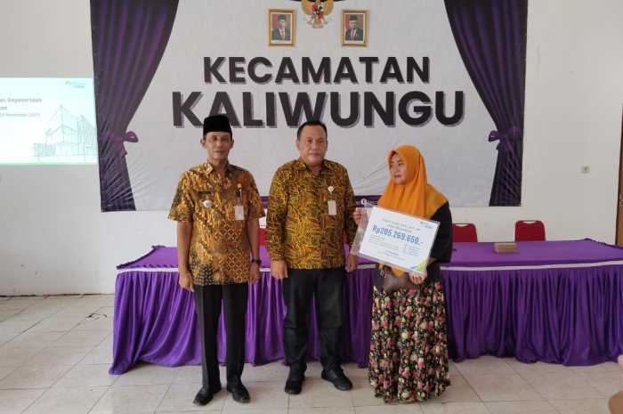 BPJS Ketenagakerjaan serahkan manfaat klaim jkm sebesar 200jt  UNGARAN &ndash; BPJS Ketenagakerjaan Ungaran melaksanakan Sosialisasi Program BPJS Ketenagakerjaan kepada seluruh elemen pekerja