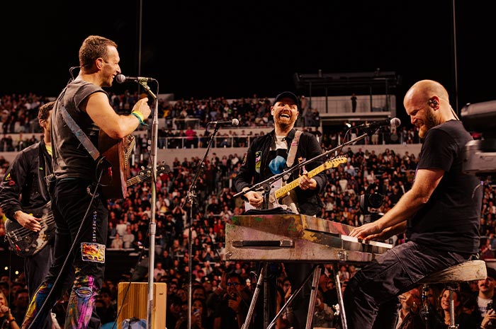 Coldplay saat konser di San Digeo, CA.