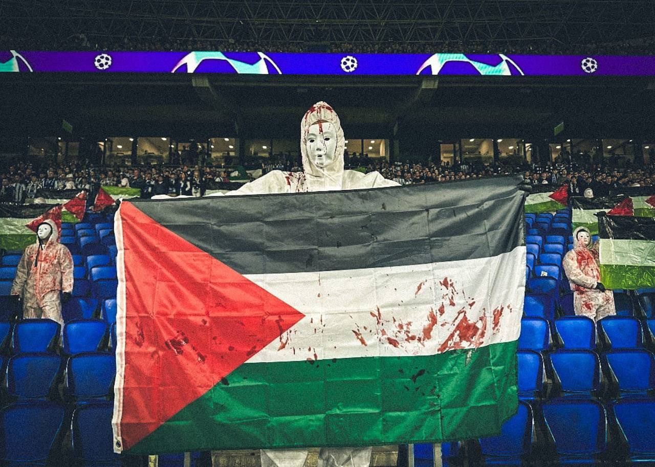 Kenakan Kostum Penuh Darah, Fans Real Sociedad Lakukan Hal ini untuk Bela Palestina